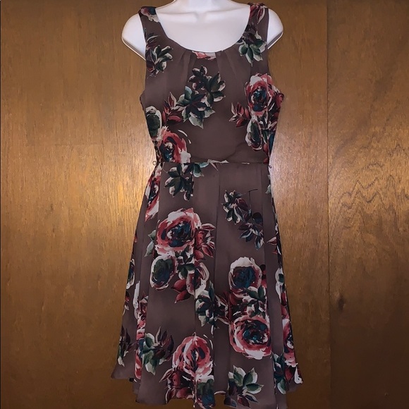 Dress - Picture 1 of 4